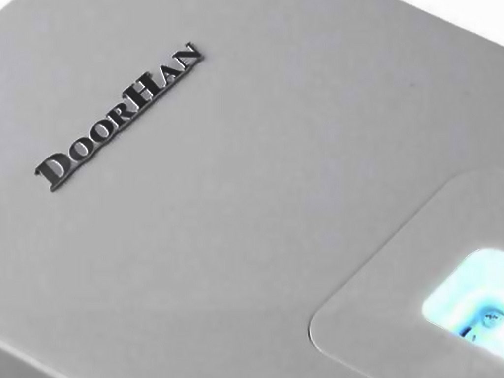 Metalowe dekoracyjne logo DoorHan